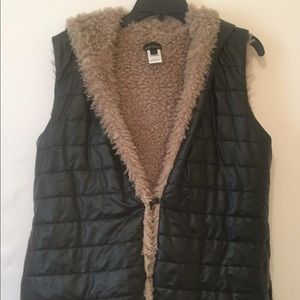 COCO + CARMEN crazy soft puffer vest SZ-L/XL
